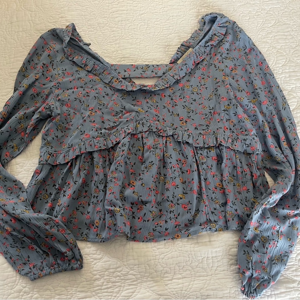 Cute floral top , new without tags